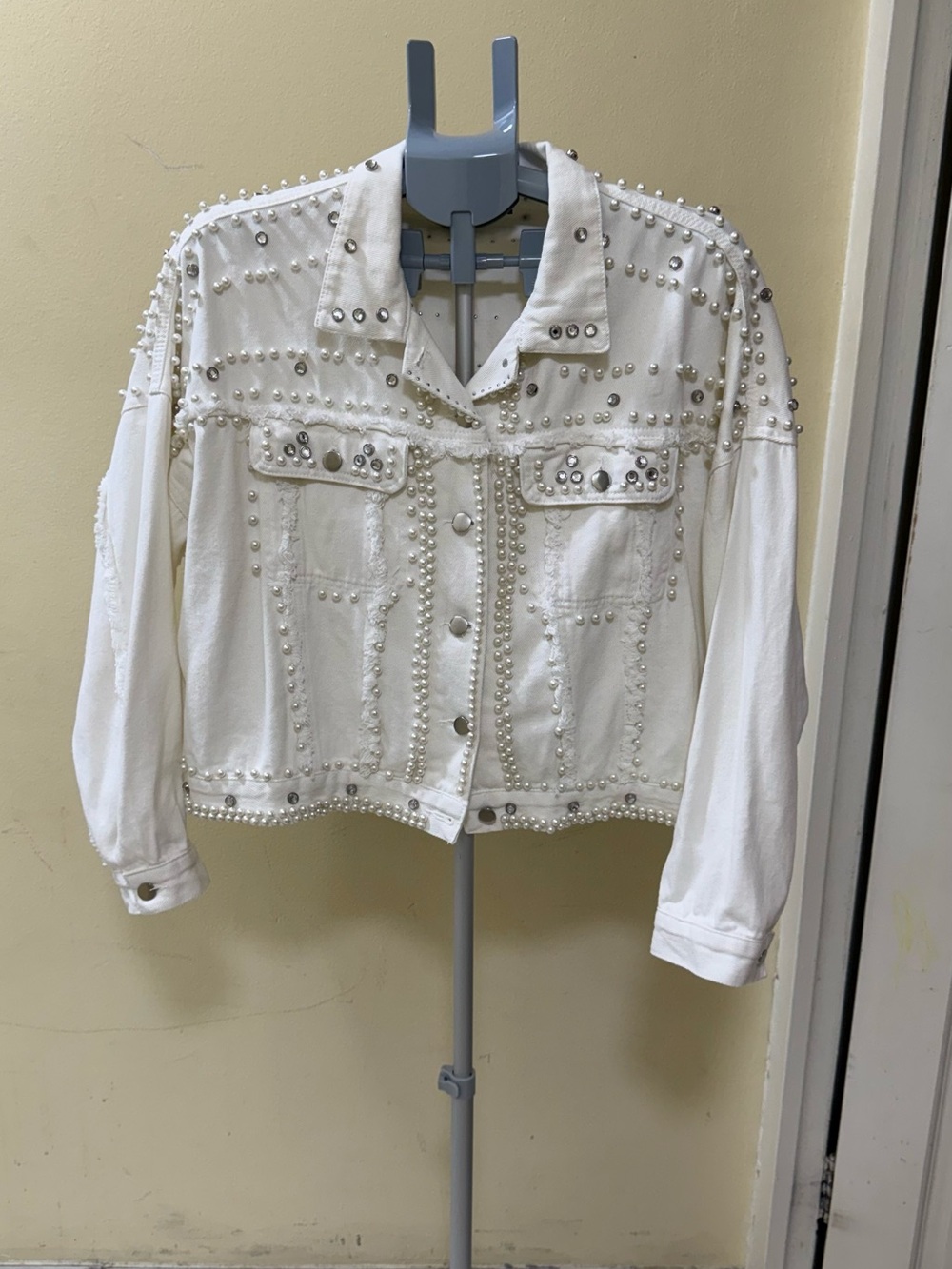 White Embellished Pearl-Trim Denim Jacket - Women cropped